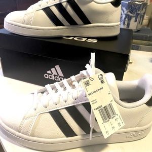 Adidas grand court tennis shoe